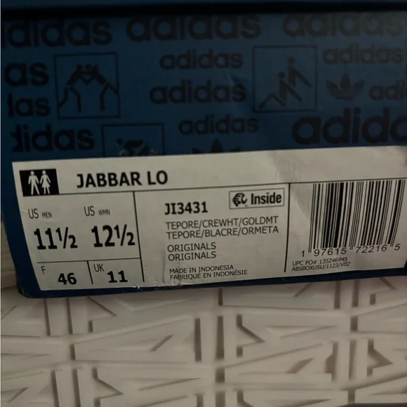 Brand New Adidas Classic Red and White Jabbar Box has a few scratches - Picture 2 of 6